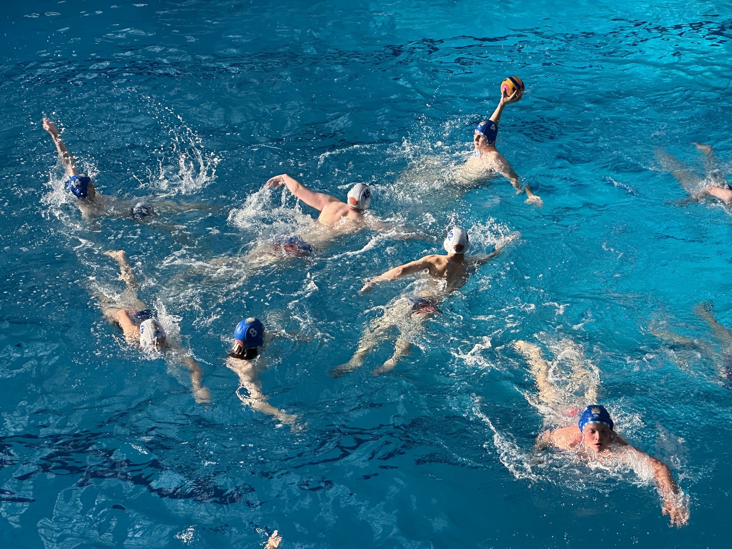 <span style="font-weight: bold;">Дружеская атмосфера и сильный командный дух </span>